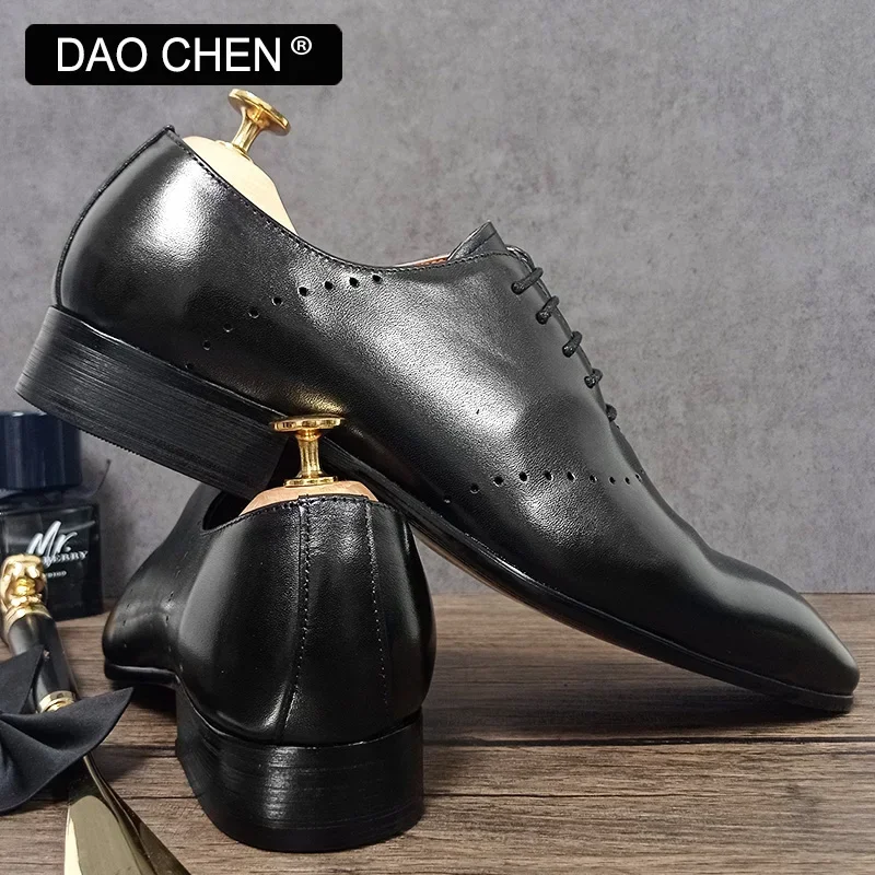 Классические мужские туфли-оксфорды черные белые с острым носком броги на