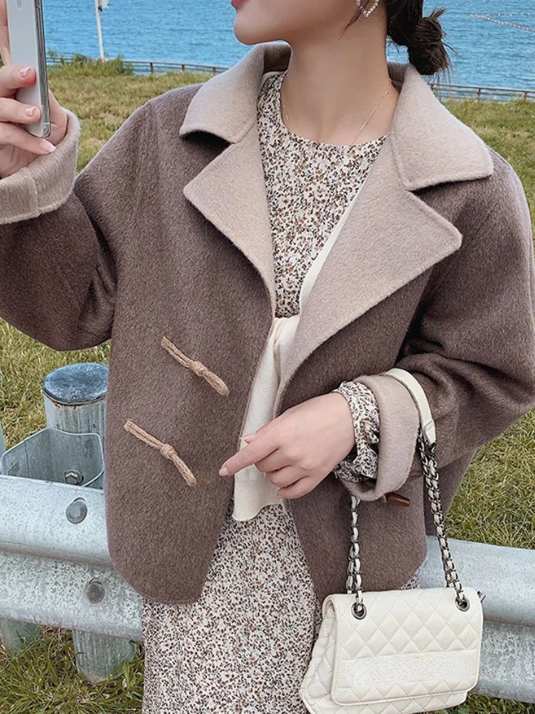 

Женское двухстороннее пальто из смешанной шерсти и кашемира, короткое свободное теплое пальто в стиле ретро с пуговицами-рогами, зима 2023