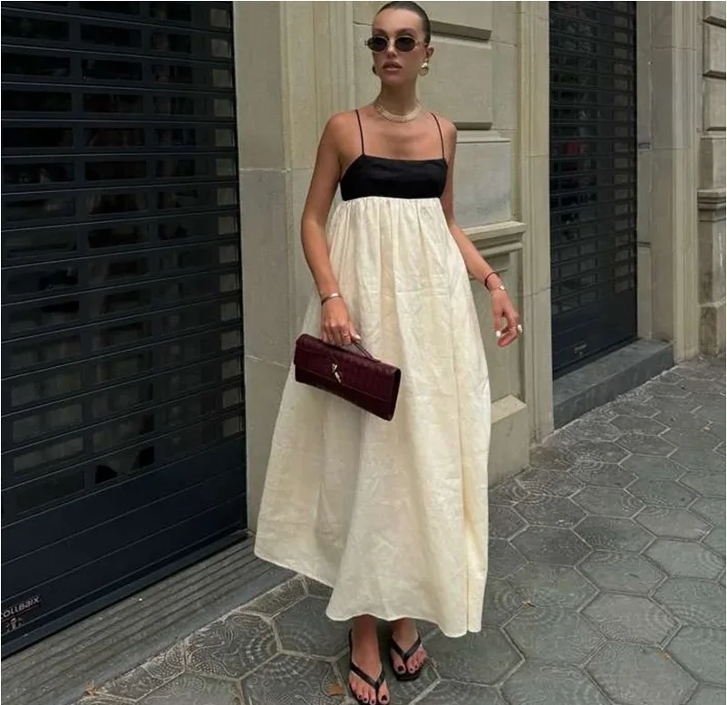 Женское свободное платье на бретельках с открытой спиной