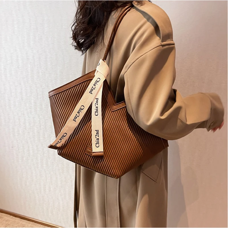 Large Hobo Bags for Women 2023 Spring Trend Vintage Leather Designer High Capacity Handbags Lady Shoulder Side Bag