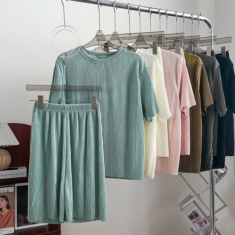 

Повседневная универсальная плиссированная футболка с круглым вырезом и коротким рукавом топ с эластичным поясом широкие брюки шорты комплект из 2 предметов