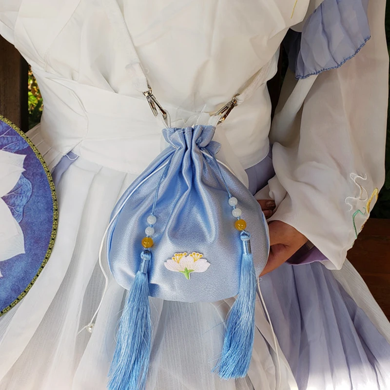 Атласная сумка в китайском стиле с винтажным вышивкой