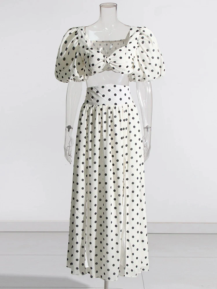 Женский костюм-двойка в горошек с V-образным вырезом и рукавами-фонариками