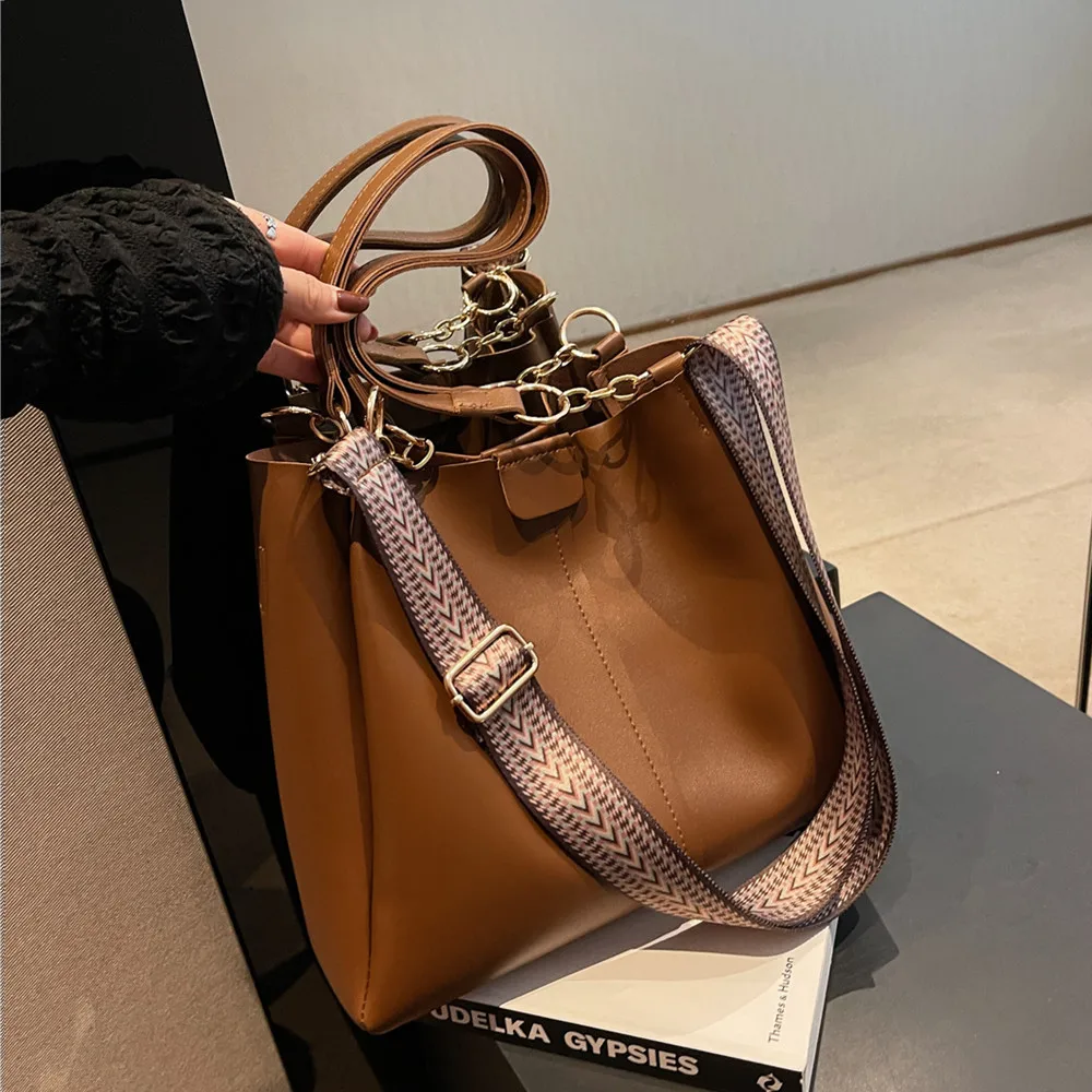 

Toptrends Vintage Tote Shoulder Bags For Women 2022 Trend Designer PU Leather Shopper Ladies Handbags Wide Strap Crossbody Bags