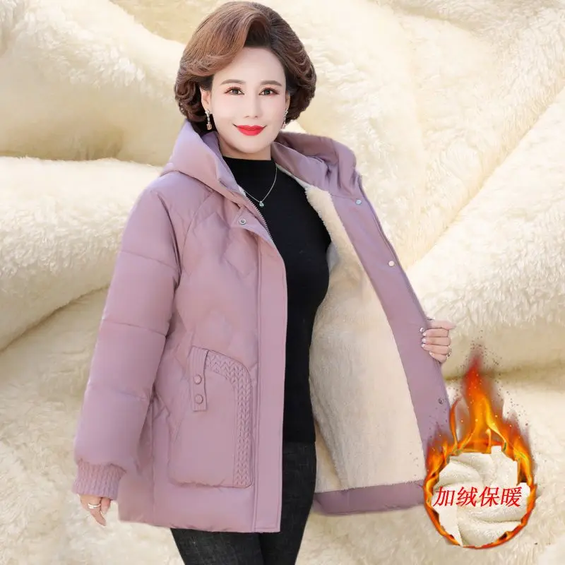 Женская зимняя стеганая куртка на пуговицах с капюшоном T518