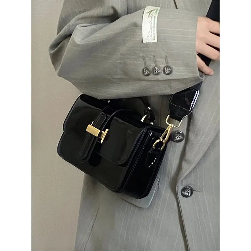 Shopping and Traveling Korean Version Fashion niche Simple Women's Handbag 2023 New Bright Face Versatile Crossbody Bag Trend