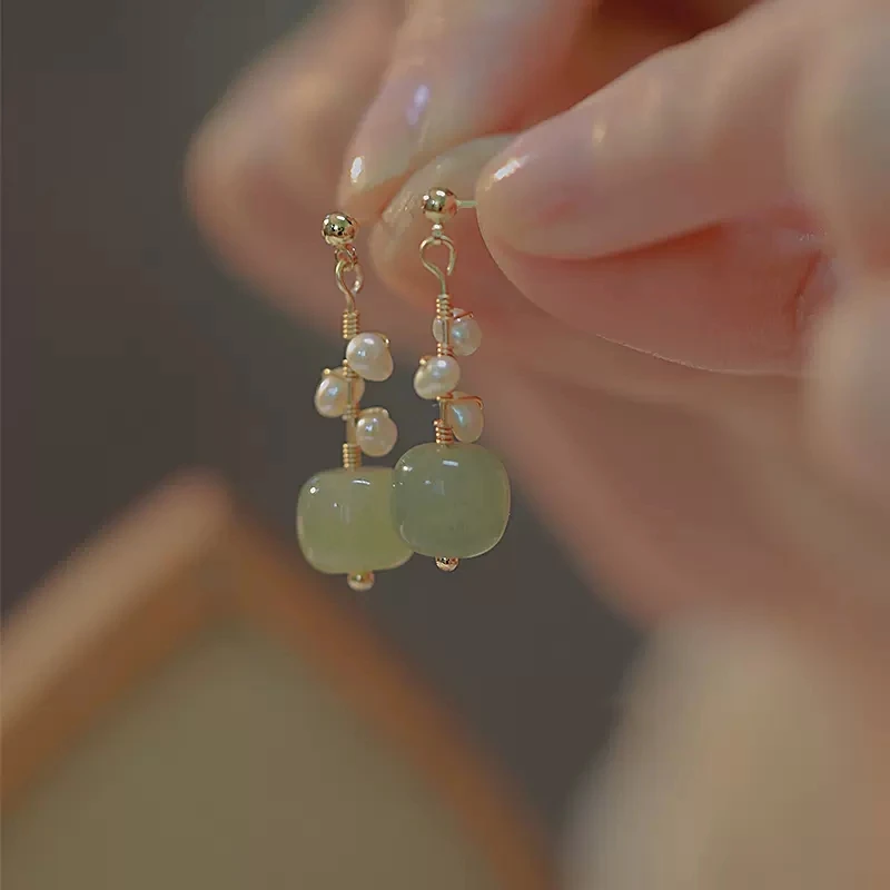 Магазин Welfare Sle Ancient Hetian Jade S925 Серебряные серьги-гвоздики Light Luxury Winding Pearl South Red Court