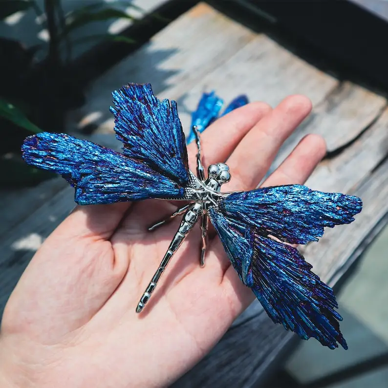 

Фигурка стрекоза из черного турмалина