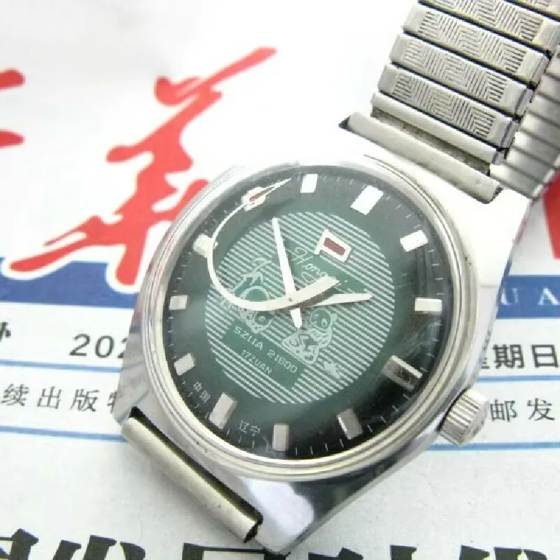 

“Pandas eat bamboo” 1970s HONGQI "curved second hand" Chinese watch SZLIA