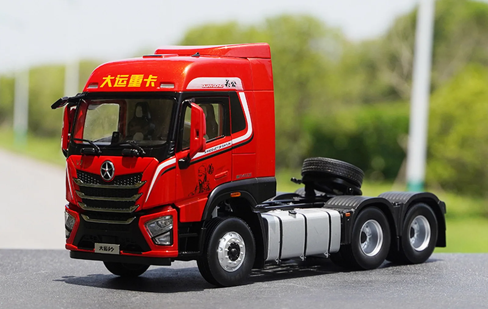 

11/24 Scale DAYUN TRUCK V7 6X4 Truck Red Diecast Car Model Collection Gift