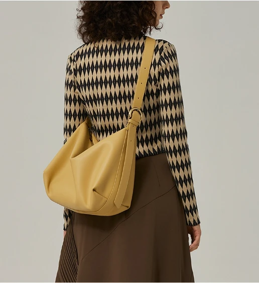 

Cowhide Tote Women's Large Capacity Shoulder Bag Commuter Bag Niche Crossbody Bag Idle Style Women's Bag