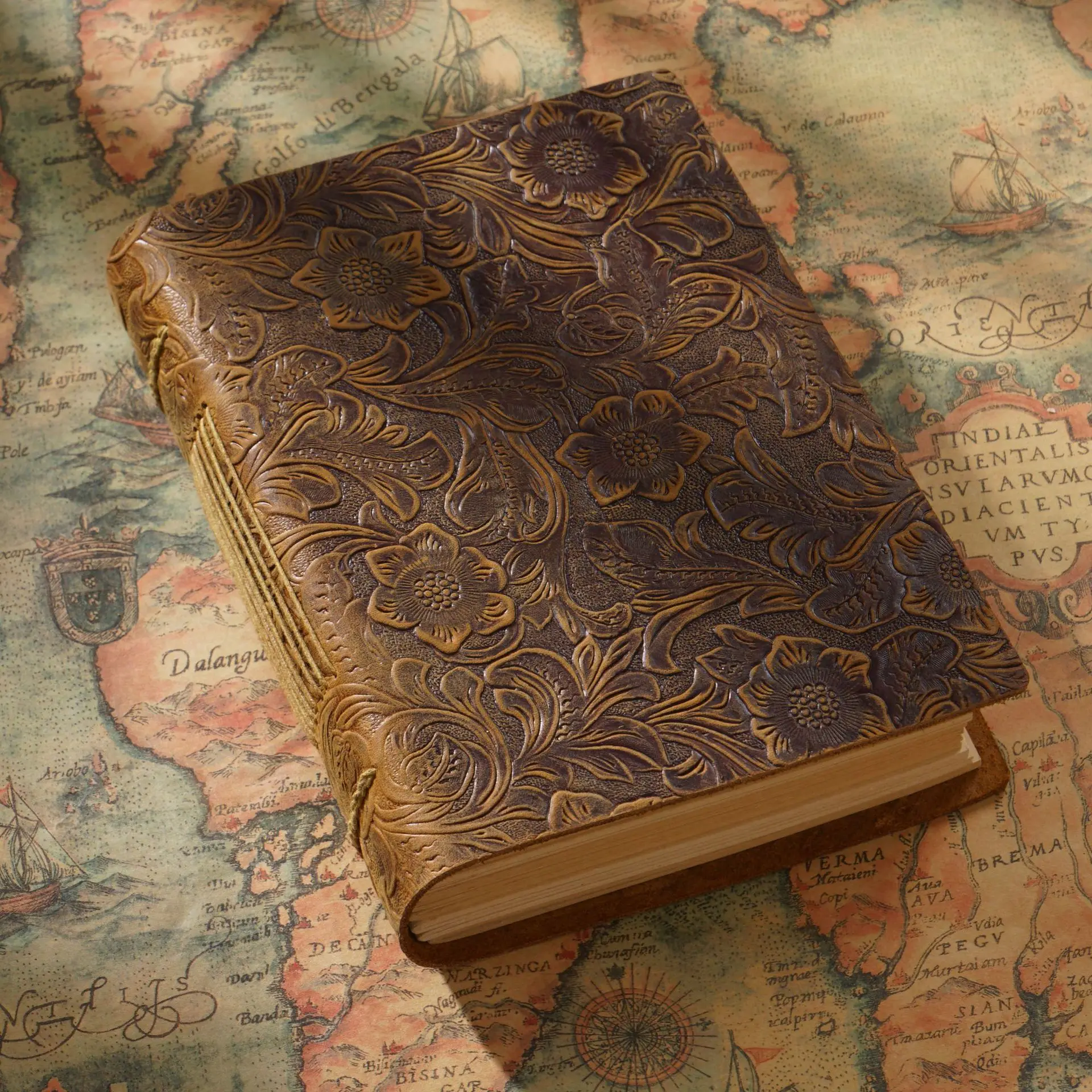 Vintage Europe Floral Fashion Thick Dictionary Diary Style Genuine Leather Notebook 400P 190mm*140mm Blank Kraft Paper