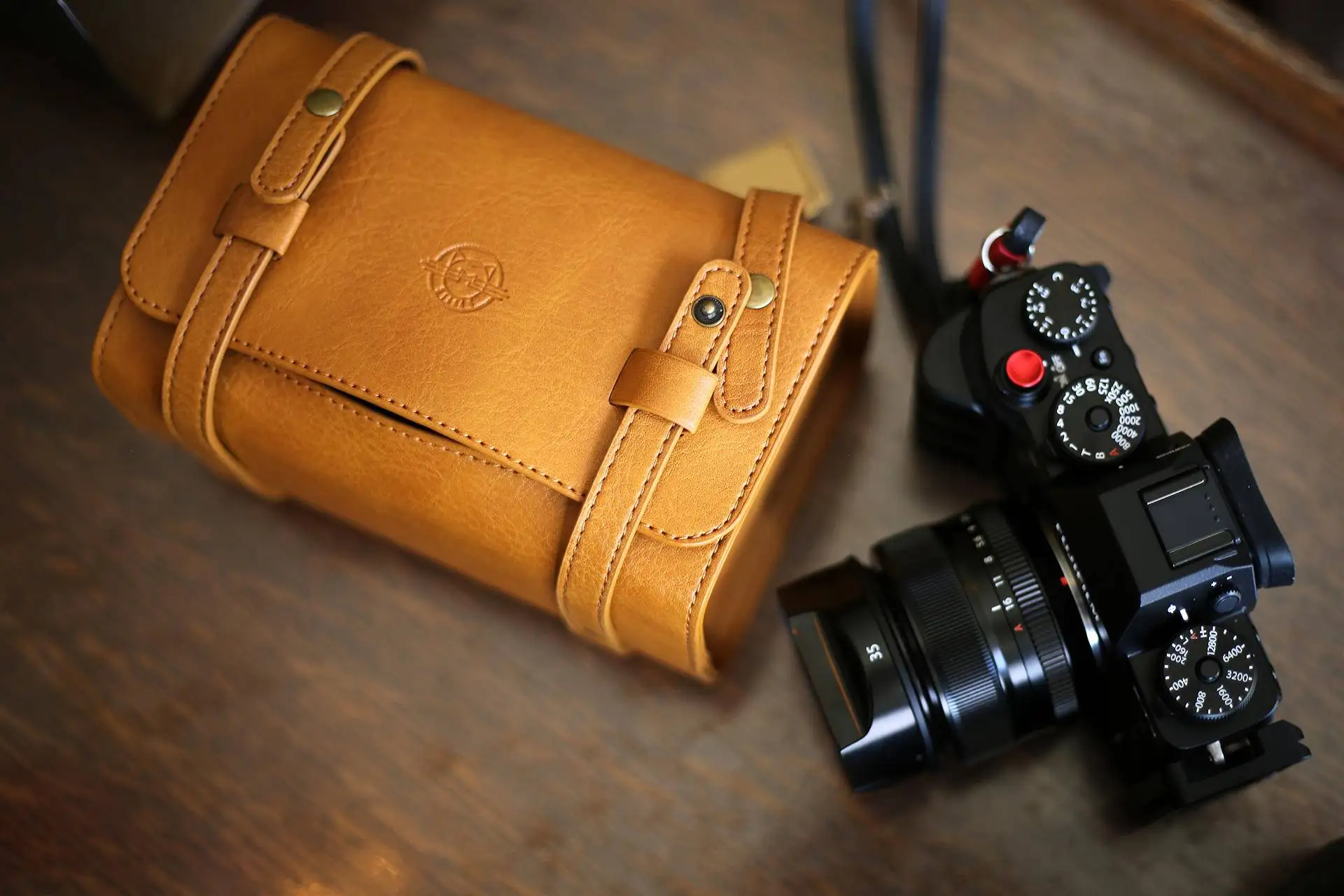 

Orginal The Little Prince OTR bluetooth Spekaer Special Leather Handbag Outdoor Brown Restore Messenger Bag