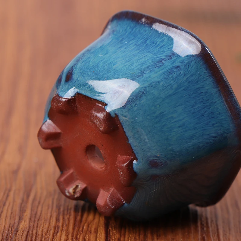 

Фиолетовые мини-горшки для растений