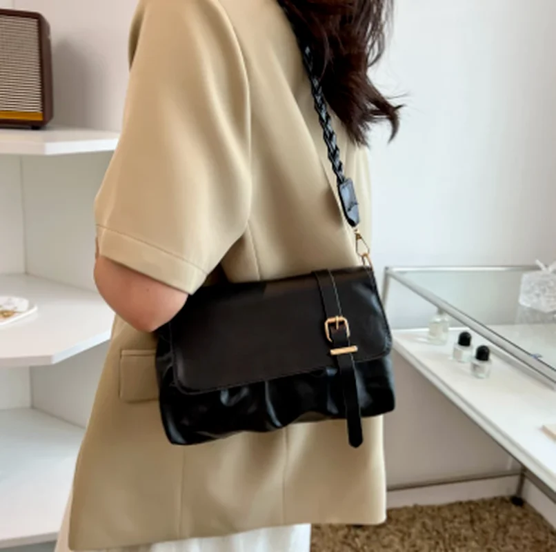 

Модная черная Дамская ретро-сумка с откидной крышкой, высококлассная вместительная экзотическая сумка из мягкой кожи на одно плечо, женска...