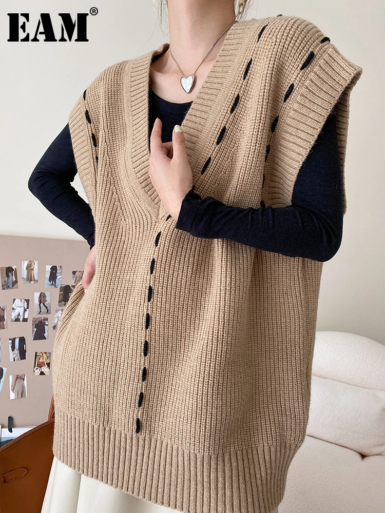 

[EAM] Women Loose Fit Khaki Topstitched Knitting Big Size Vest New V-collar Sleeveless Fashion Tide Spring Autumn 2023 1DF1585