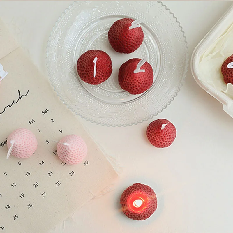 

4Pcs Strawberry Candles Mini Decorative Aromatic Wax Candle Scented Candle For Home Bedroom Wedding Party Xmas Gifts