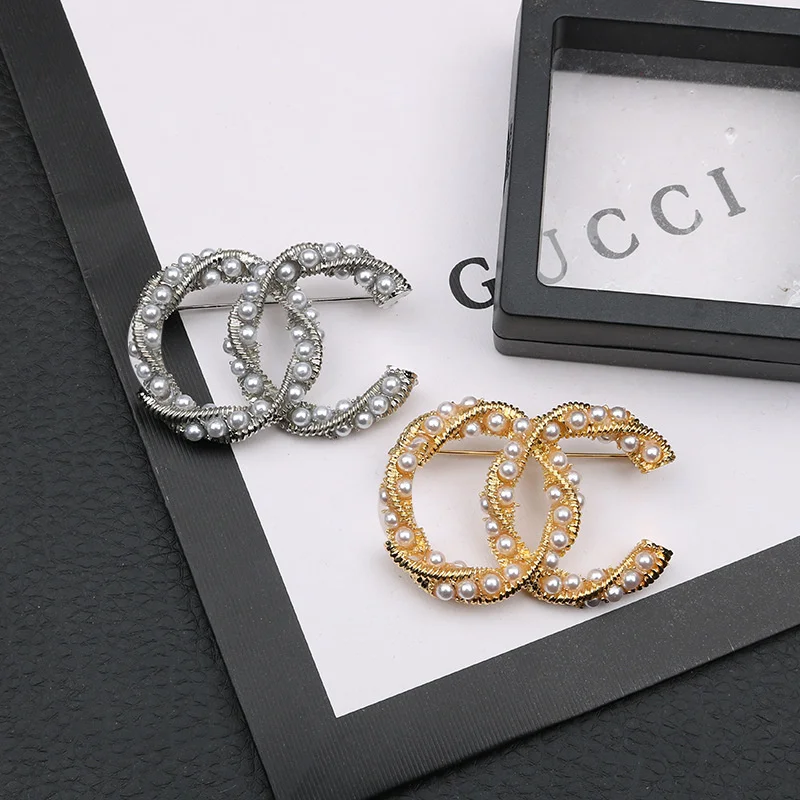 

New Simple Letter Double C Women's Micro Inlaid Pearl Shining Brooch Personalized Popular Pin Twist Small Incense Jewelry