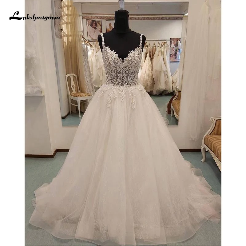 

2022 Shiny Lace Appliques Beading A-Line Wedding Dresses Chapel Train Custom Made V-Neck Sleeveless Floor-Length Bridal Gowns