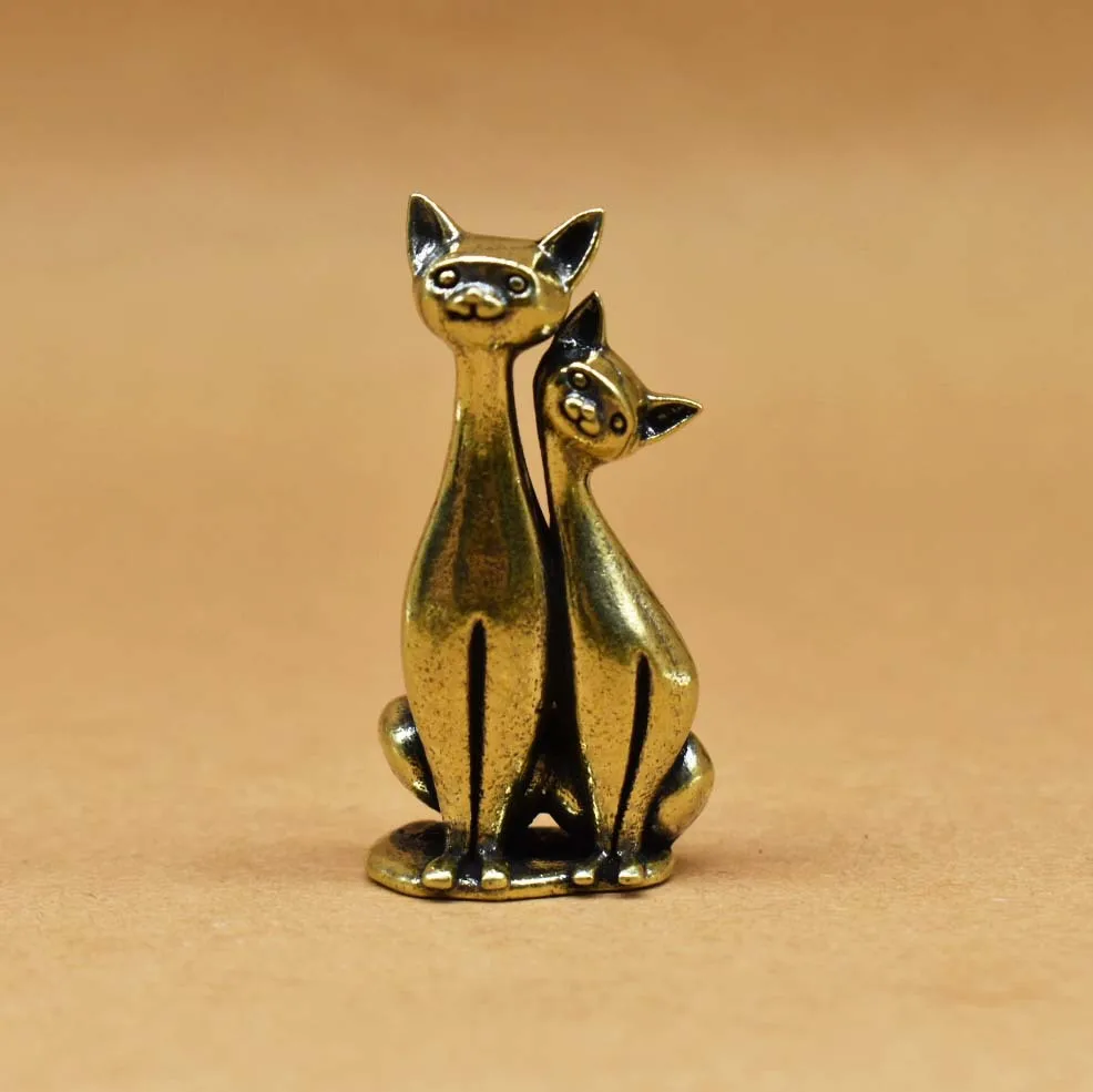 

Couple Cat Ornament Vintage Brass Sculpture Art Piece Intertwined Loving Cats Artwork for Home Office Cat Statue Home Decoration
