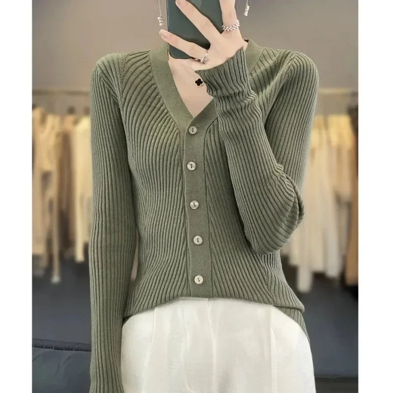 

Fashion Pure Wind V-neck Cashmere Knit Cardigan Women's Autumn and Winter Short Wool Base Sweater Loose Slimming Coat