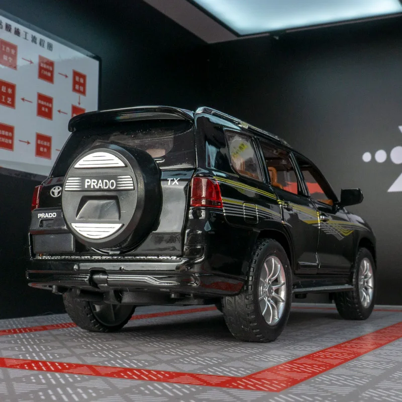 Фото Модель Toyota Prado из сплава металла в масштабе 1:24, двери и капот автомобиля открываются, багажник можно открывать, богато детализирован, тонкая работа. №5
