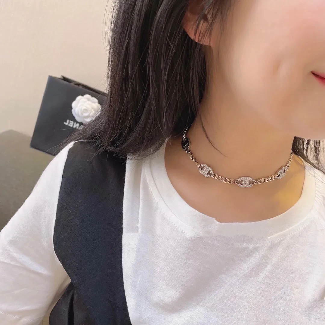CHANEL Женское ожерелье