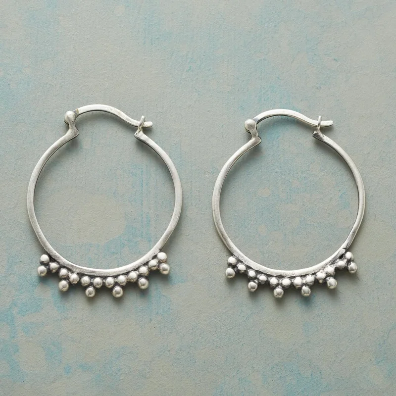 

Creative Silver Plated Hoop Earrings Ladies Fashion Hand Carved Metal Round Earrings Personality Jewelry