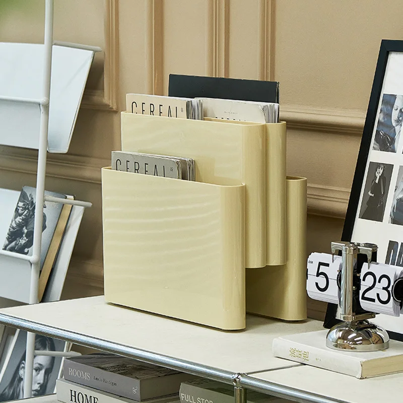 

MOMO Medieval Magazine Rack Celebrity Ins Style Creative Bookshelf Classic Small Bookshelf Decorative Newspaper Rack