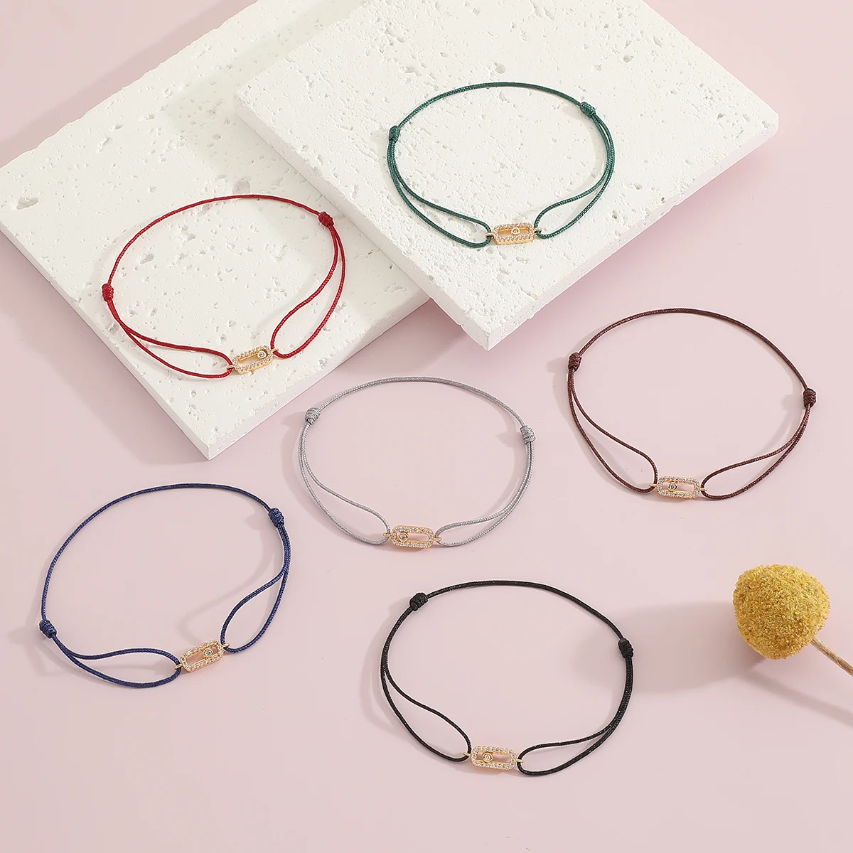 Женский регулируемый браслет с цирконом