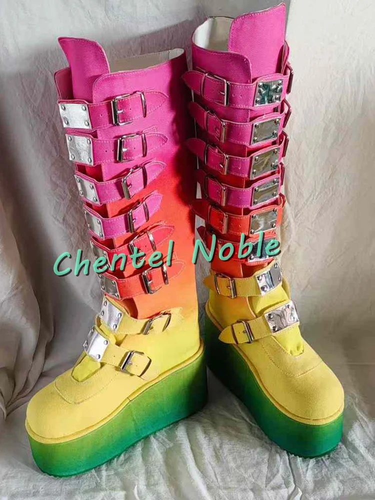 Радужные женские сапоги до колена с несколькими пряжками зимние модельные туфли