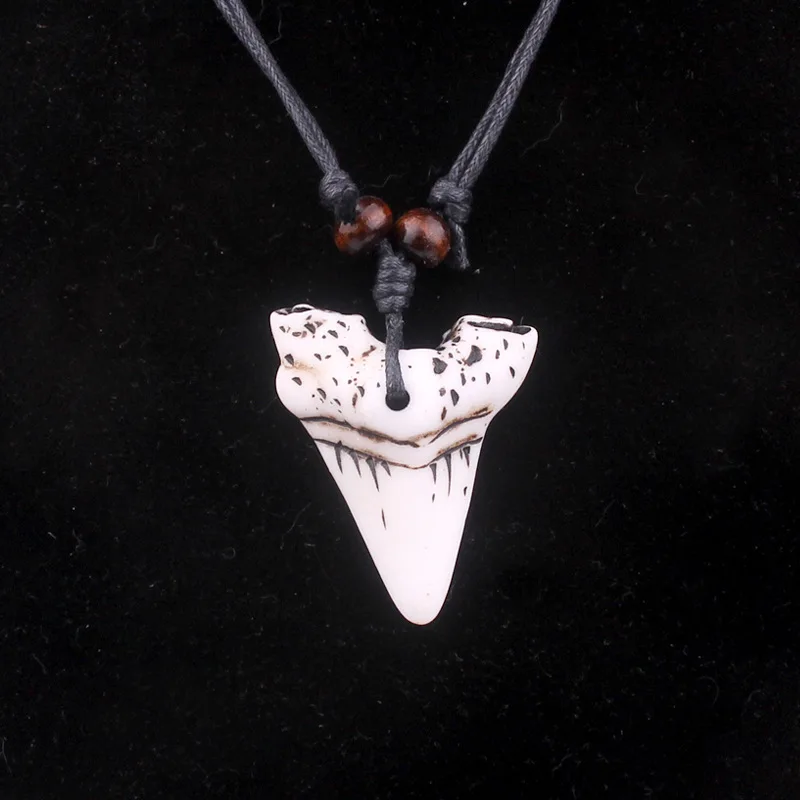 

Vintage Imitation Carved Bone Shark Teeth Pendant Necklace Men Summer Beach Ocearn White Surfer Necklace For Men Jewelry
