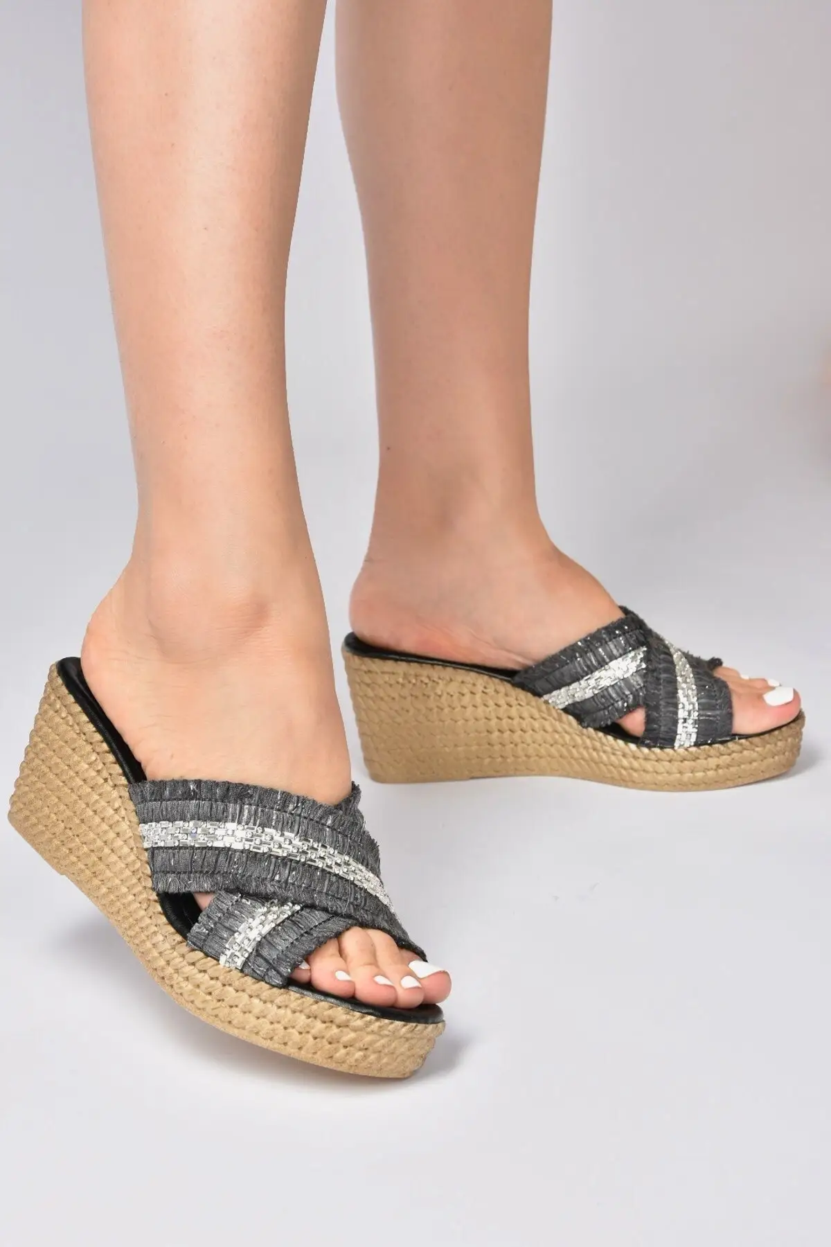 

Women black fabric padding heels slippers K250060804