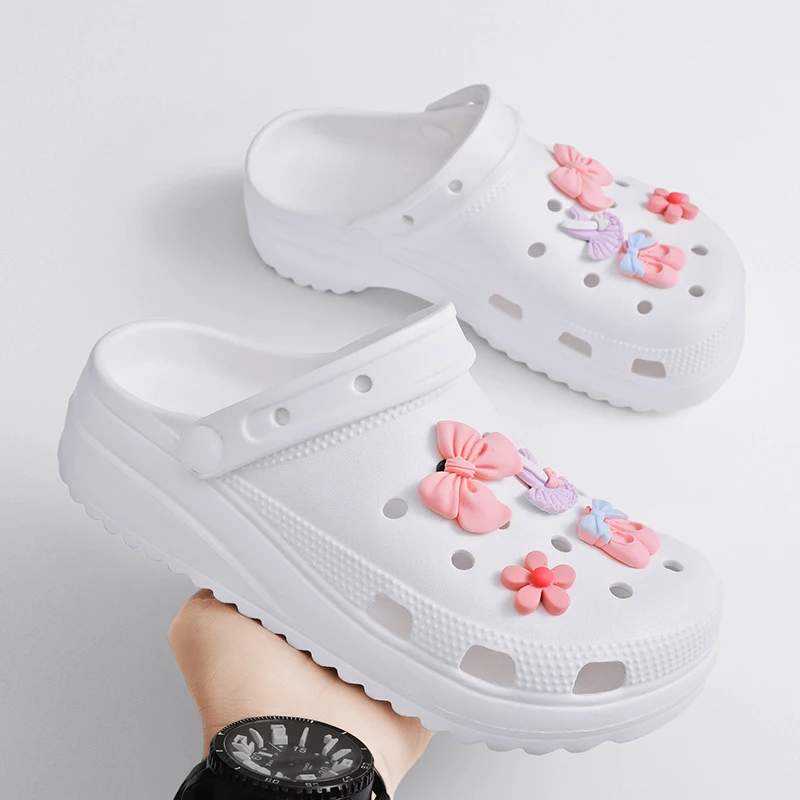 

Cartoon Cute bow tie Garden Sandals Women Summer Slippers Casual White Slip on Garden Women Hole Sandals zuecos de verano mujer