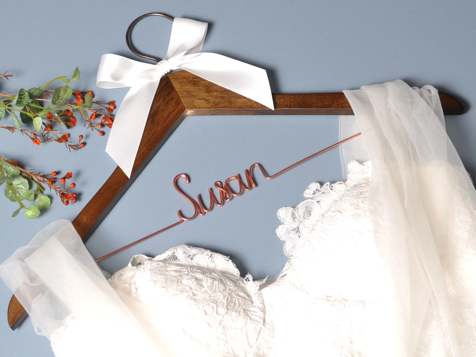 

Ручная работа на заказ Свадебная Вешалка для невесты подарок для невесты, ручная работа на заказ из алюминиевой проволоки с бантом