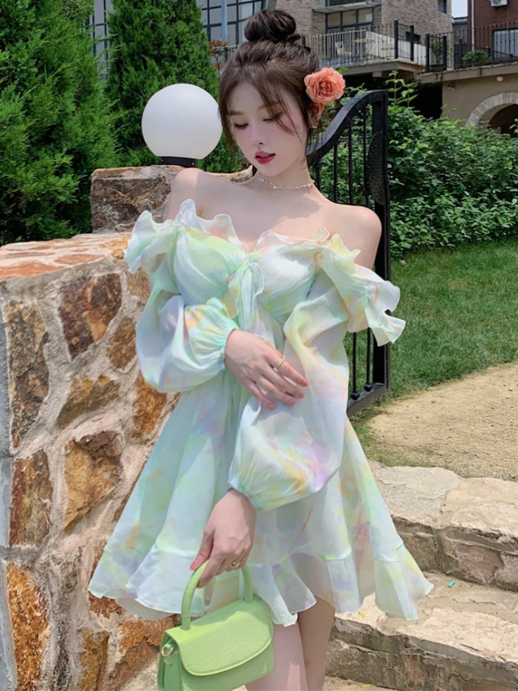 

Платье женское короткое с V-образным вырезом и длинными рукавами