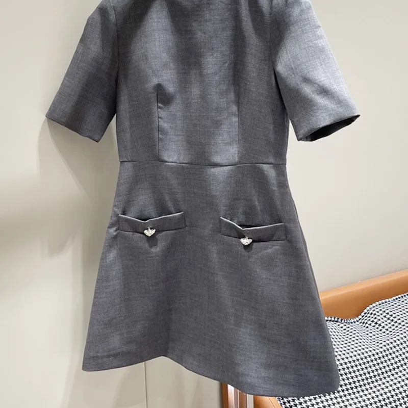 

Vintage Grey Wool Blend Mini Dresses Runway Designer Diamond Buckle Back Zipper O-neck A-line Dress 2024 Fashion Evening Robe