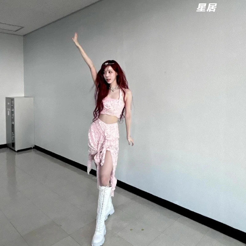 Женский жилет на бретельках с открытыми плечами