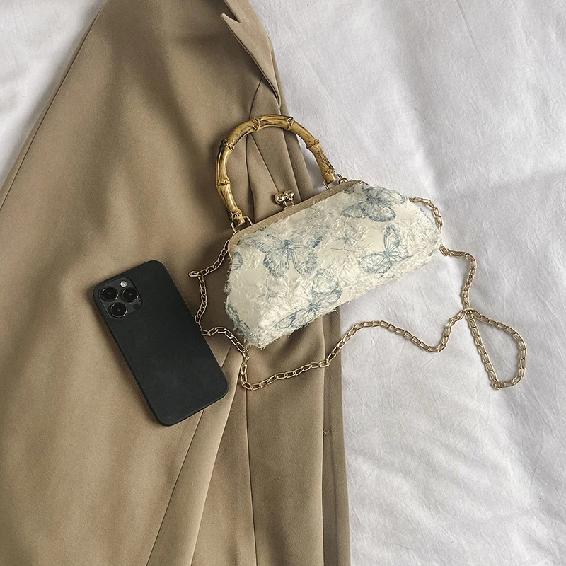 Женская сумочка на цепочке с принтом в виде бабочек