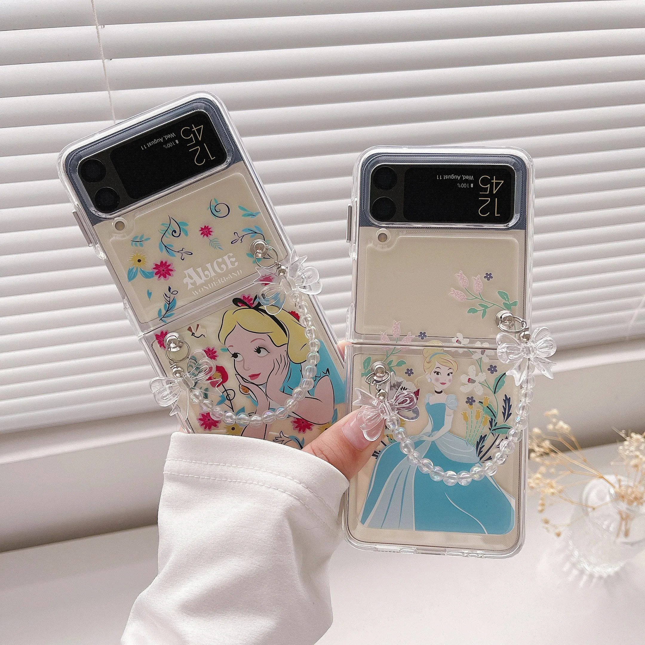 

Disney Princess Alice Of The 3D Hand Chain Phone Case For Samsung Galaxy Z Flip 3 4 5G ZFlip3 ZFlip4 Flip3 Flip4 Anti-fall Cover
