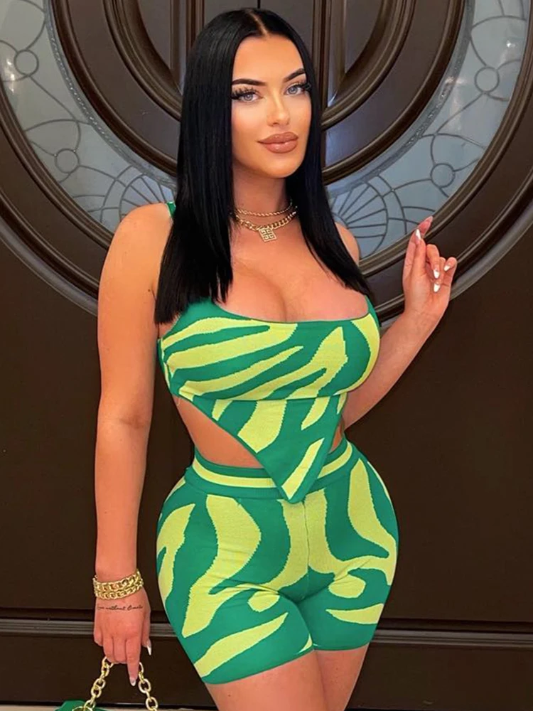 

Женский комплект из 2 предметов, футболка в полоску и шорты с высокой талией