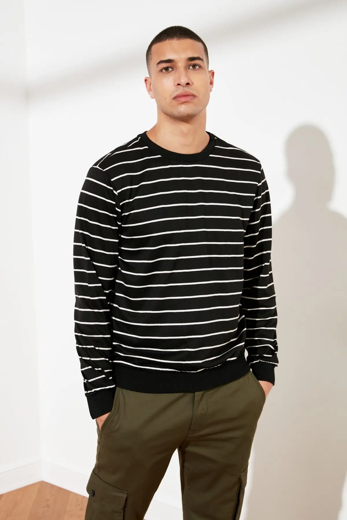 

Trendyol Men Sweatshirts TMNSS21SW0094