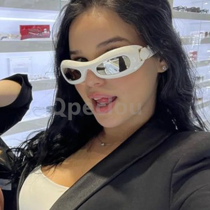 

New Luxury Brand Small Square Y2k Sunglasses For Women Vintage Stirpe Piaid Leg Gradient Sun Glasses Men Hip Hop Punk Shades