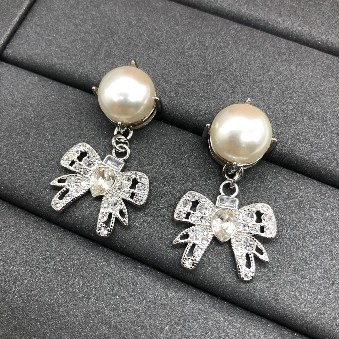 

European and American popular bow pearl earrings