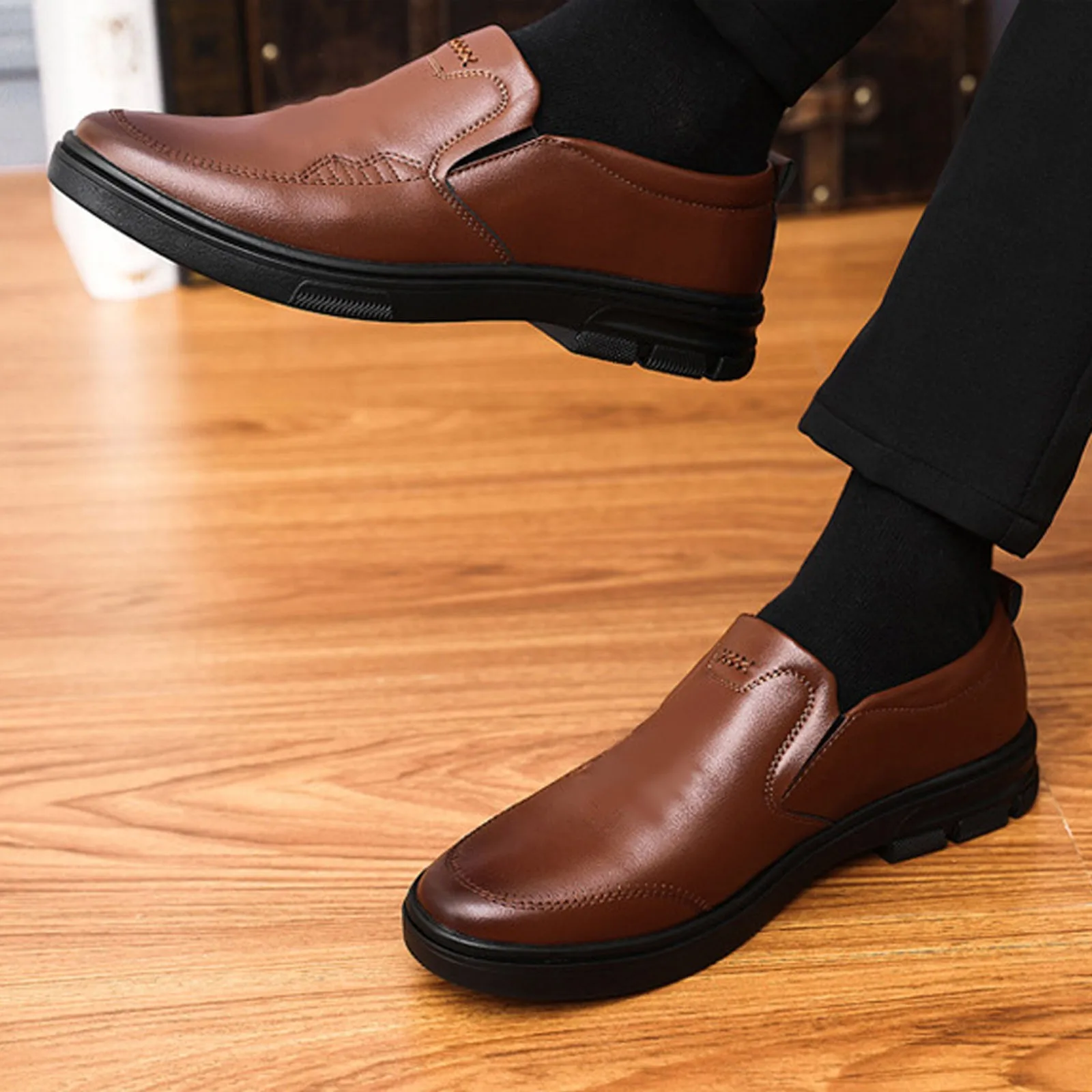 Мужская обувь кожаная повседневная на мягкой подошве с низким берцем новый стиль