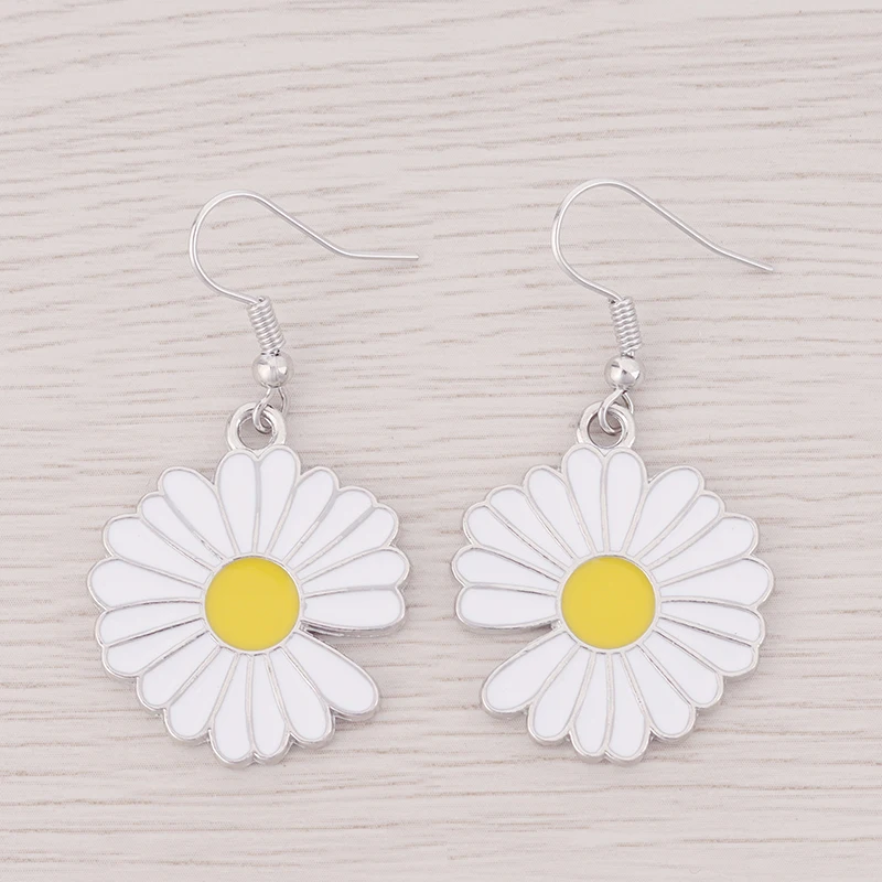 

New 2 Pairs Sunflowers Daisy Flower Enamel Earrings for Women Girl Fashion Metal White Yellow Drop Earring Summer Jewelry