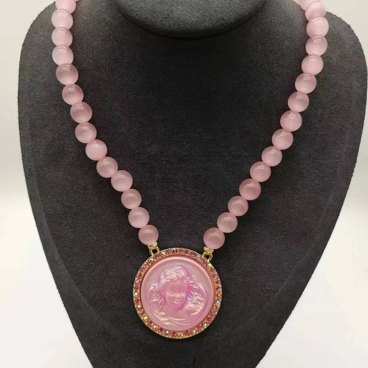 

Vintage Light luxury high-quality Cat's Eye Glass Sleeping Beauty Necklace
