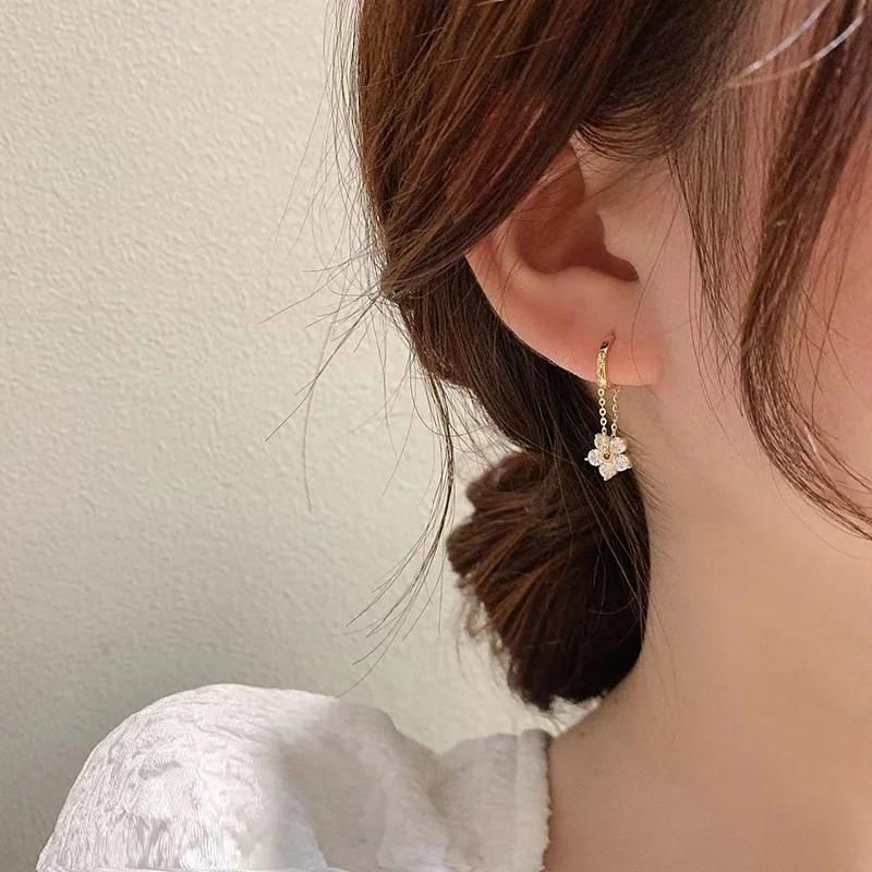 

Korean Elegant Zircon Flower Hoop Earrings For Women Girls Fashion Metal Chain Boucle D'oreille Oorbellen Jewelry