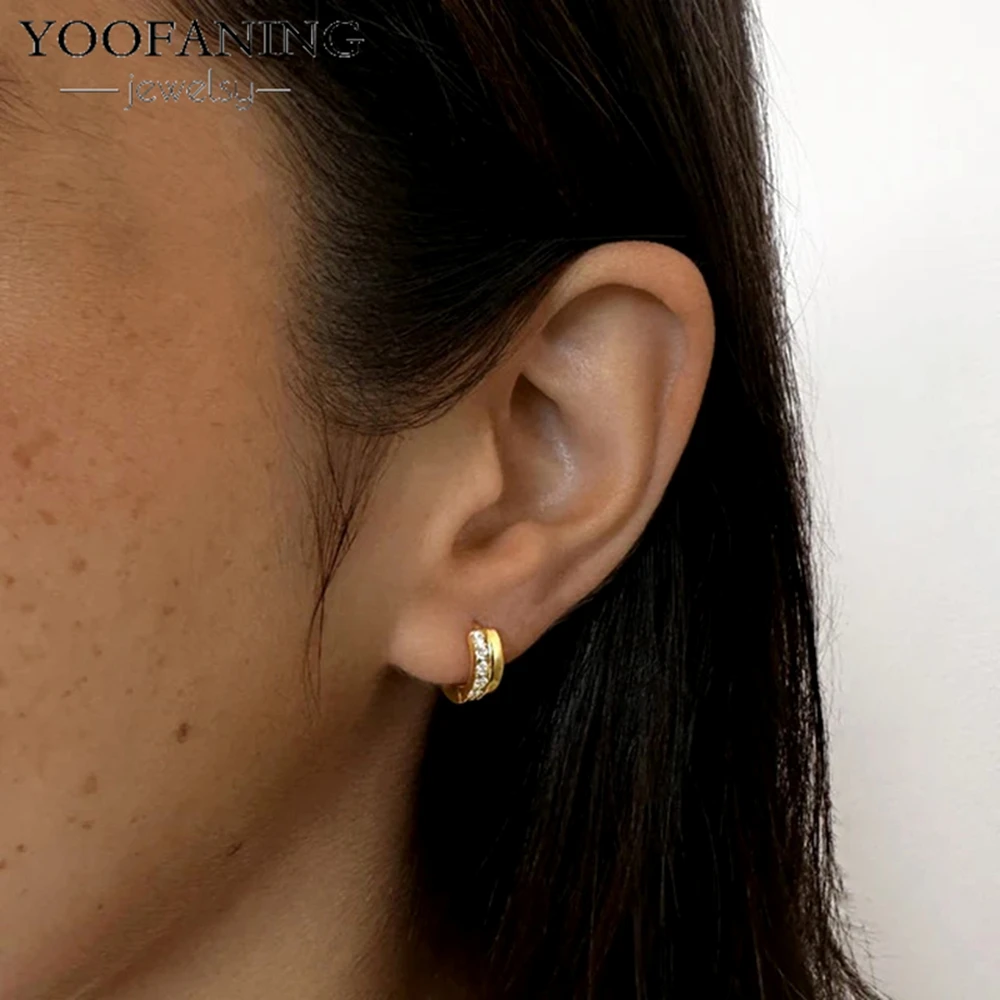 Фото Серьги YOOFANING 2026: Новые, роскошные, с белым односторонним цирконом, на серебряной игле 925 пробы, модные и элегантные женские украшения №5