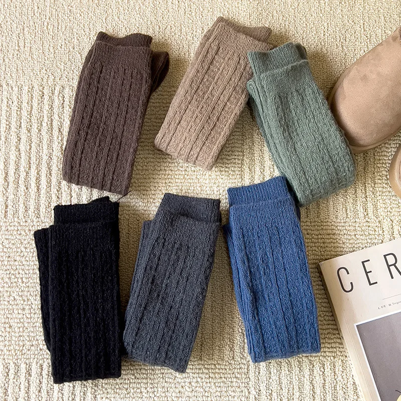 

Модные осенние новые женские носки, хлопковые зимние длинные носки в стиле Харадзюку, женские теплые однотонные носки для фокусов, повседне...